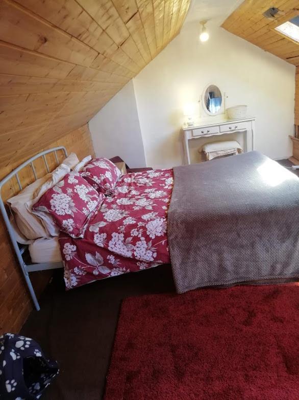 Cozy Loft In Bushey, 20 Mins By Train To Euston Londonアパートメント エクステリア 写真