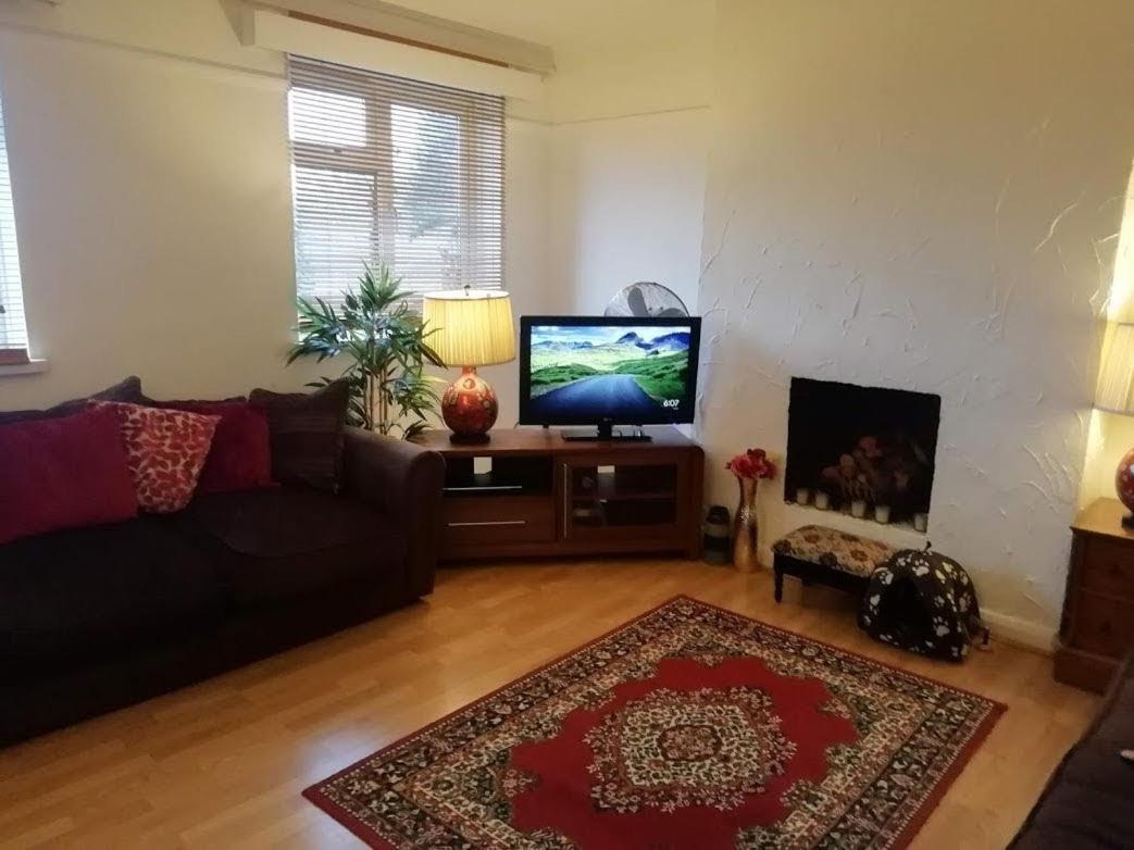 Cozy Loft In Bushey, 20 Mins By Train To Euston Londonアパートメント エクステリア 写真