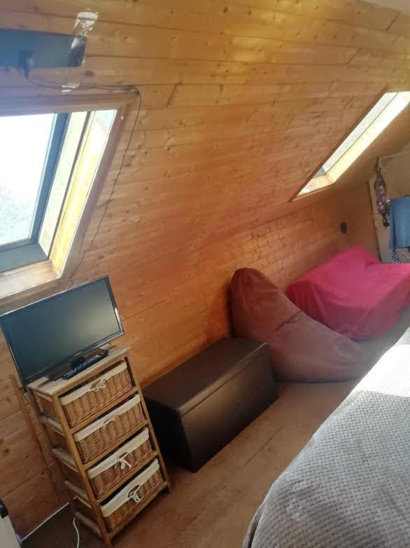Cozy Loft In Bushey, 20 Mins By Train To Euston Londonアパートメント エクステリア 写真